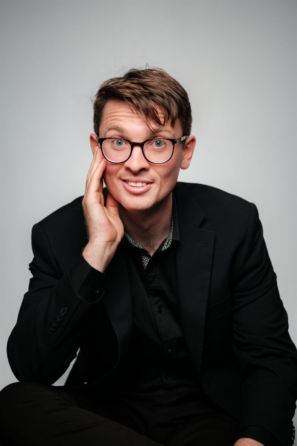Portrait of comedy magician Sam King
