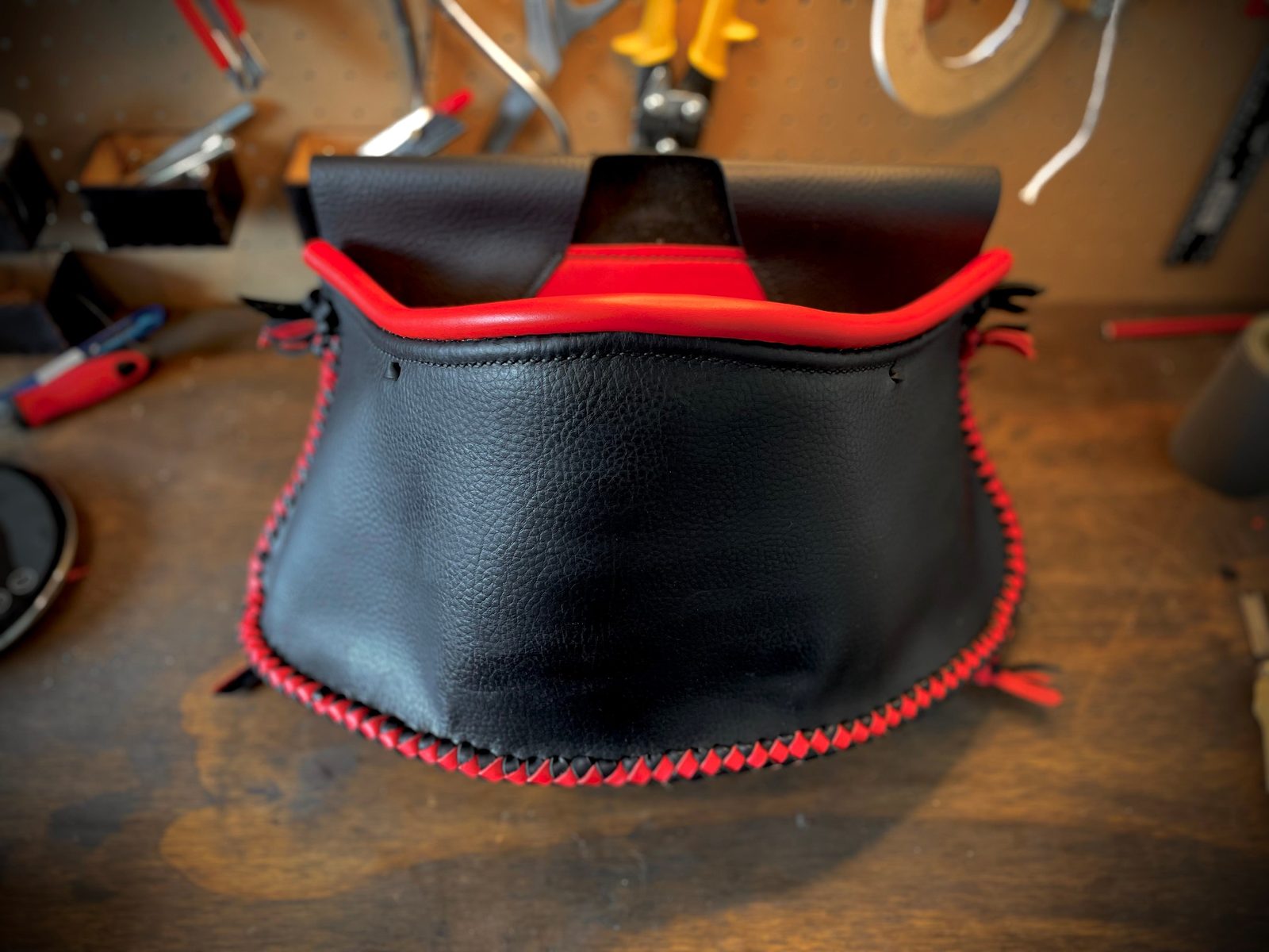 Gazzo Pouch (Laced)